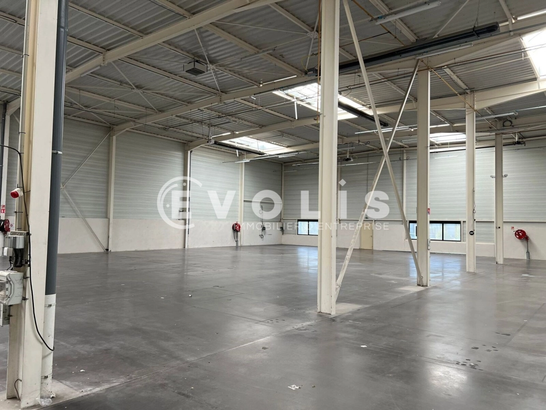 Photo 13 – location Entrepôts / activités	SAINT PRIEST (69800)