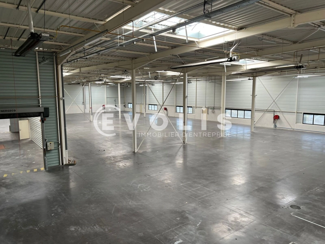 Photo 14 – location Entrepôts / activités	SAINT PRIEST (69800)