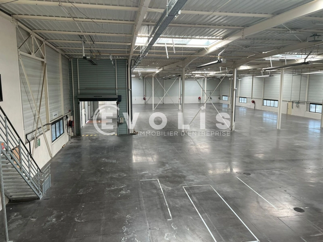 Photo 15 – location Entrepôts / activités	SAINT PRIEST (69800)