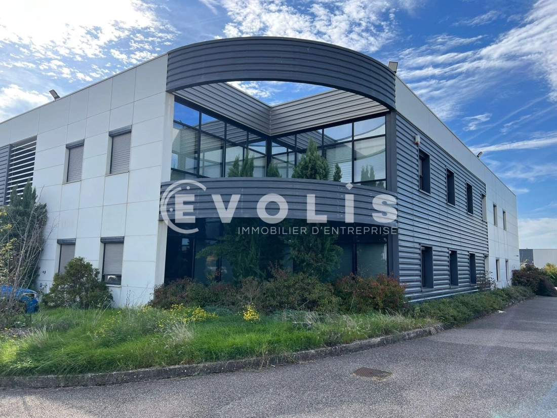 Photo 3 – location Entrepôts / activités	SAINT PRIEST (69800)