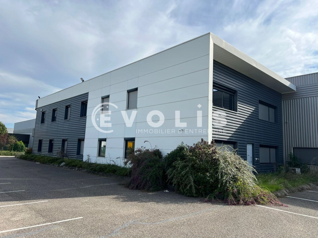 Photo 4 – location Entrepôts / activités	SAINT PRIEST (69800)