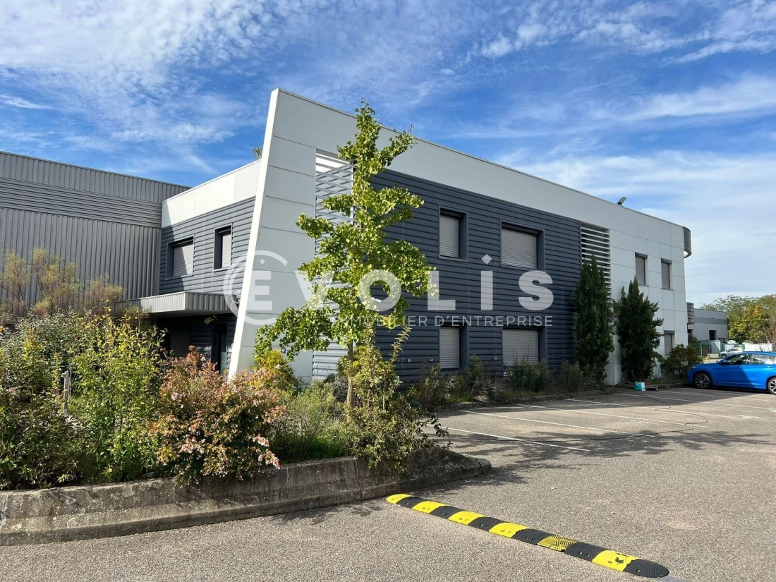 Photo 5 – location Entrepôts / activités	SAINT PRIEST (69800)