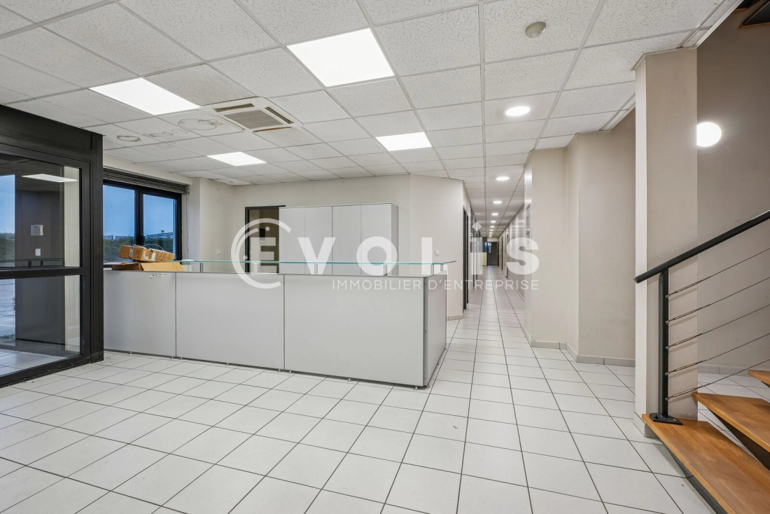 Photo 3 – vente Entrepôts / activités	SAINT PRIEST (69800)