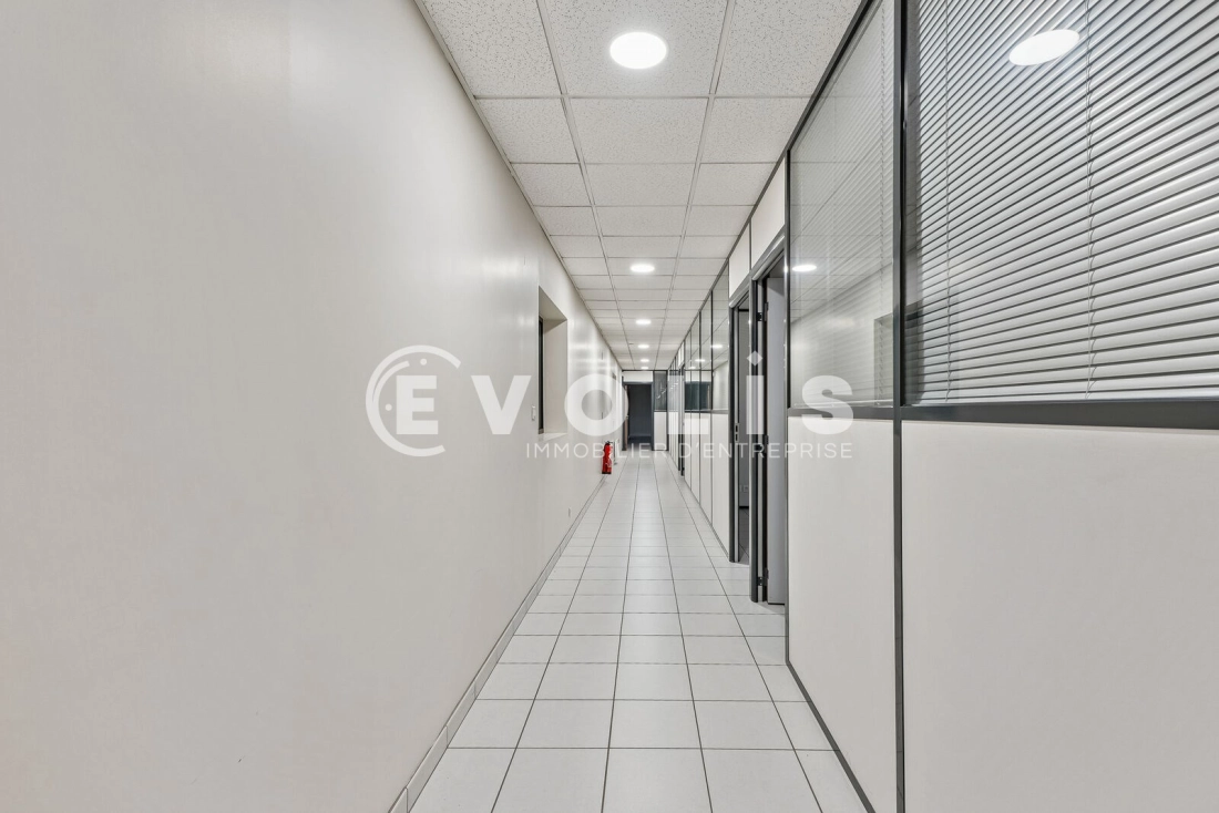 Photo 7 – vente Entrepôts / activités	SAINT PRIEST (69800)