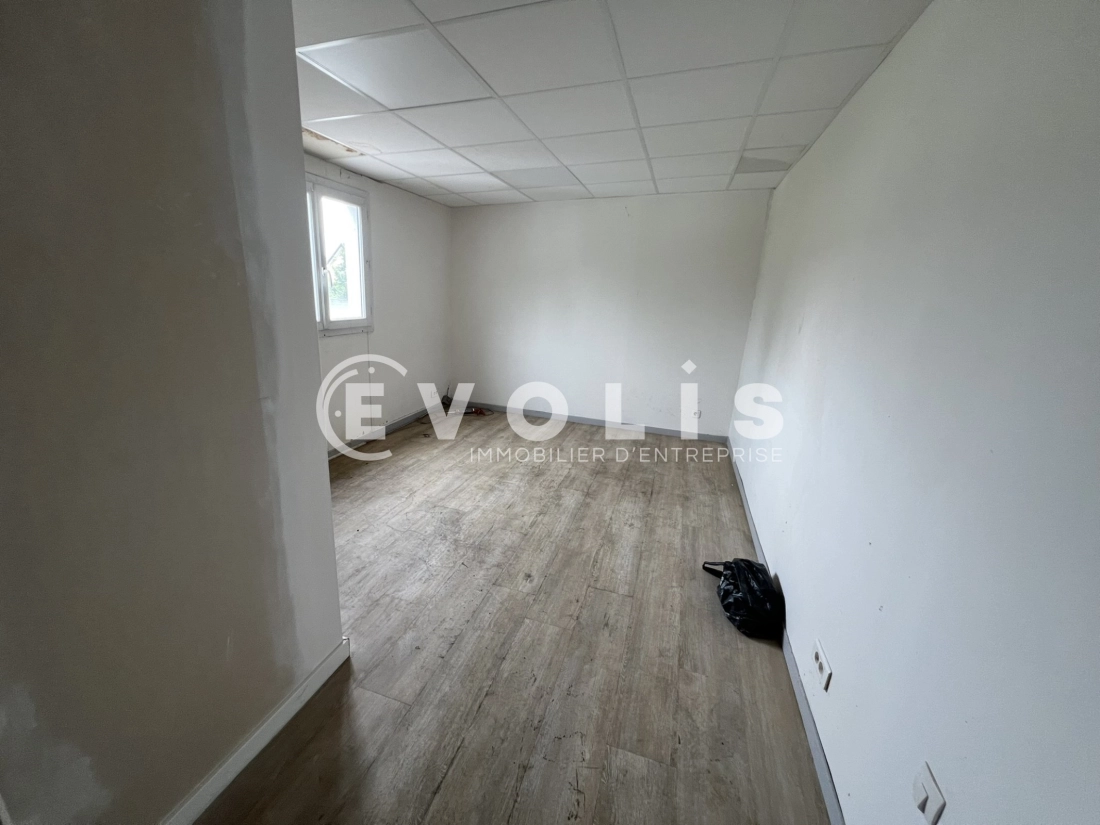 Photo 12 – vente Entrepôts / activités	SAINT PRIEST (69800)
