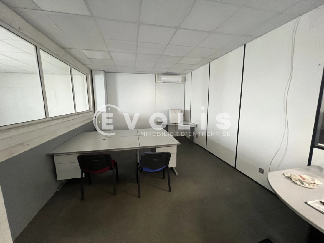 Photo 14 – vente Entrepôts / activités	SAINT PRIEST (69800)