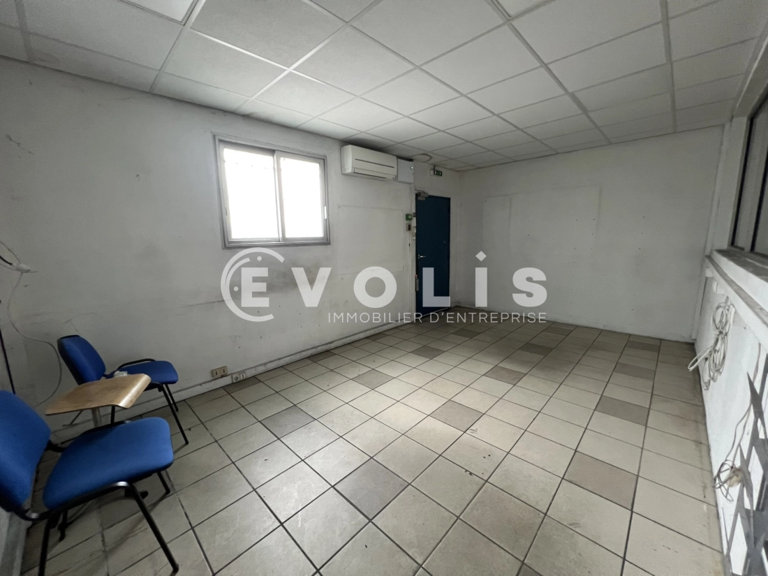 Photo 15 – vente Entrepôts / activités	SAINT PRIEST (69800)