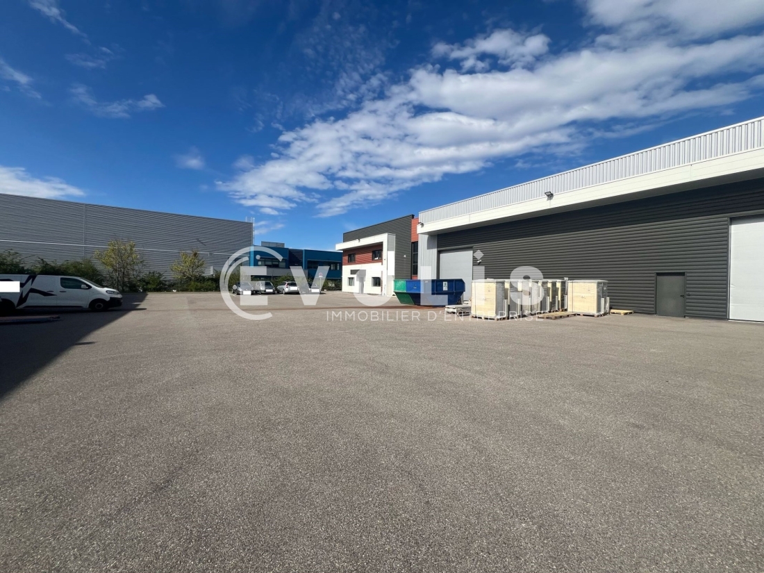 Photo 2 – location Entrepôts / activités	JONAGE (69330)