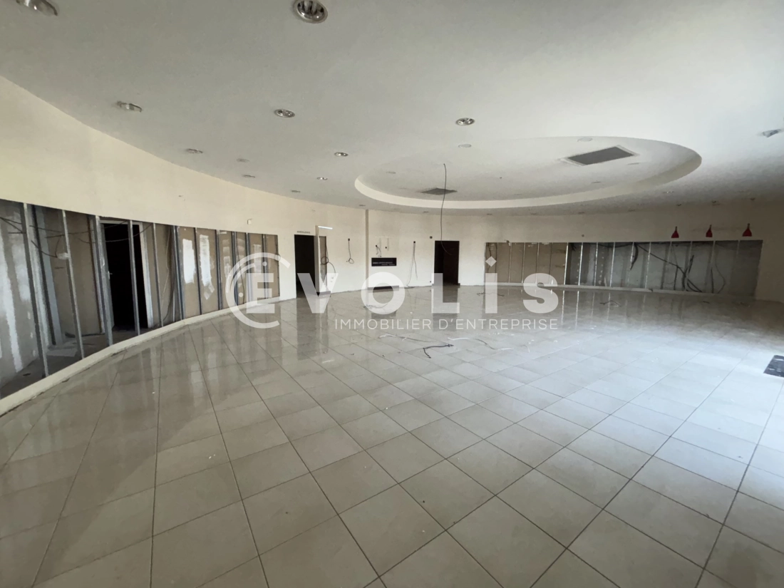 Photo 2 – location Locaux commerciaux	LONGUEAU (80330)