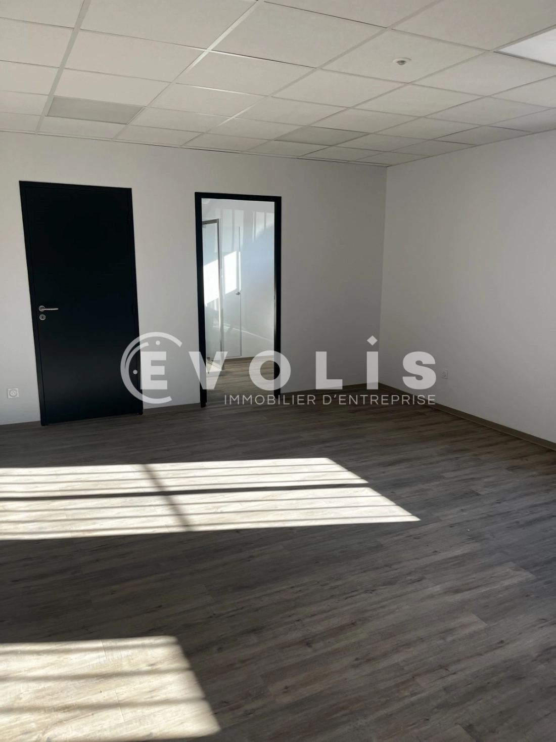 Photo 6 – location Entrepôts / activités	CHATEAURENARD (13160)