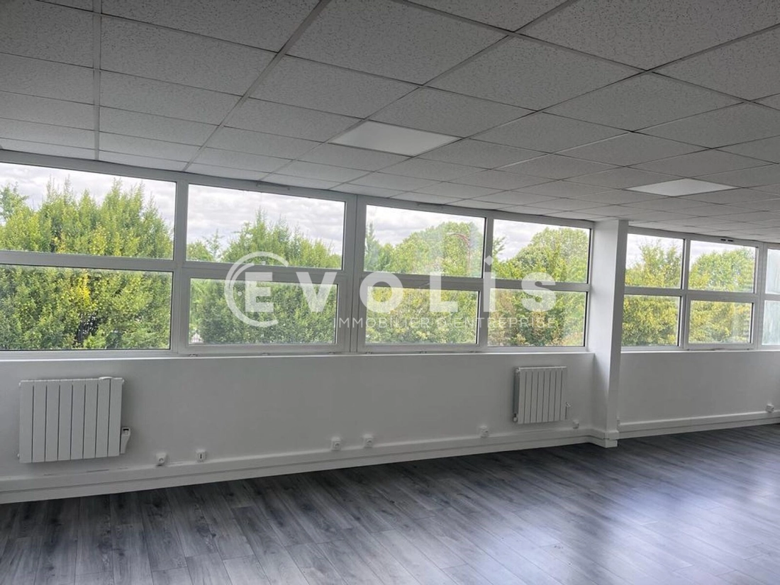 Photo 2 – location Entrepôts / activités	BONDY (93140)