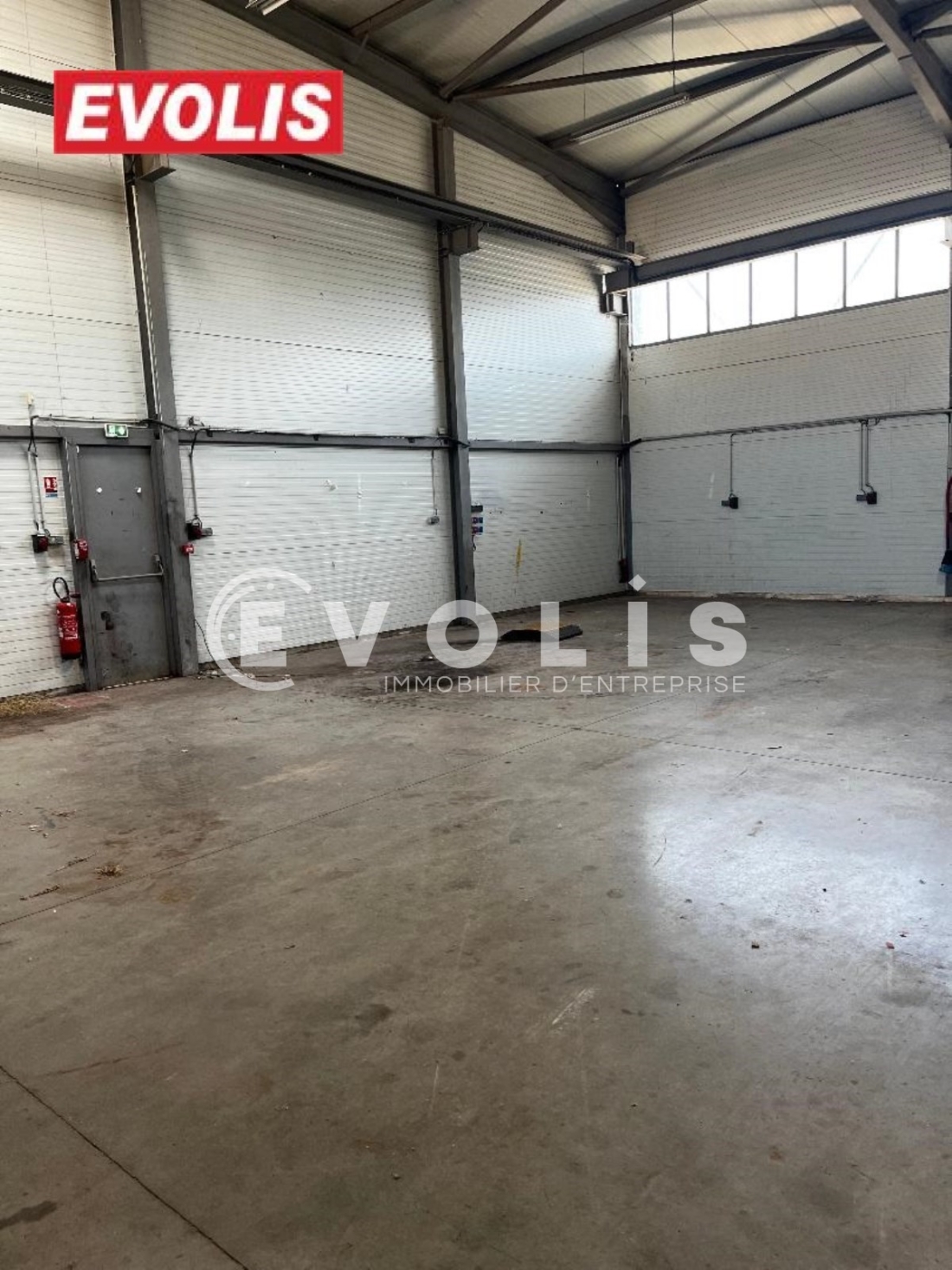 Photo 2 – location Entrepôts / activités	SAINT PAUL TROIS CHATEAUX (26130)