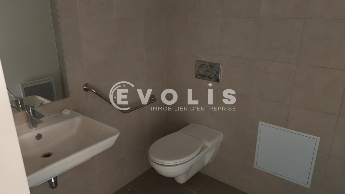 Photo 9 – location Entrepôts / activités	VILLENEUVE LES AVIGNON (30400)