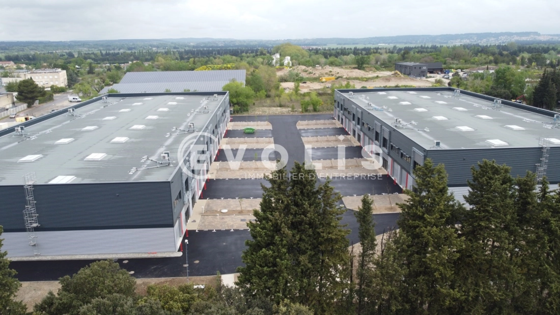 Photo 4 – location Entrepôts / activités	VILLENEUVE LES AVIGNON (30400)