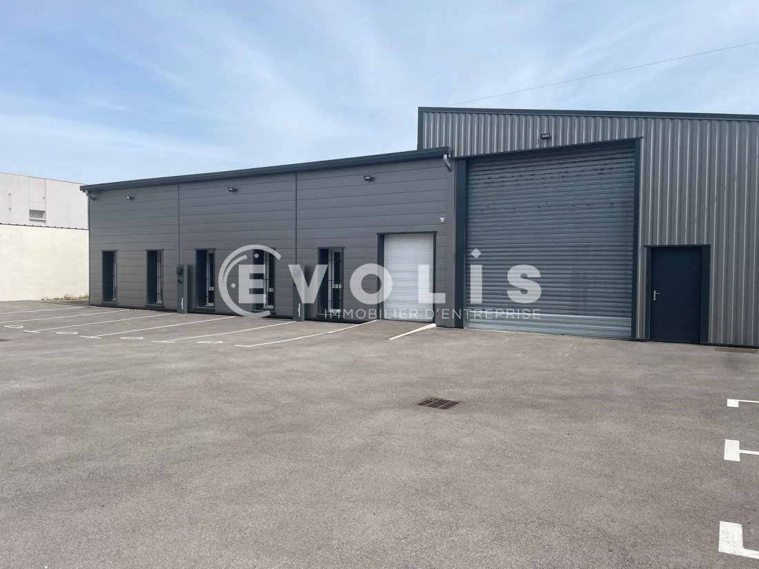 Photo 2 – vente Entrepôts / activités	VAULX EN VELIN (69120)