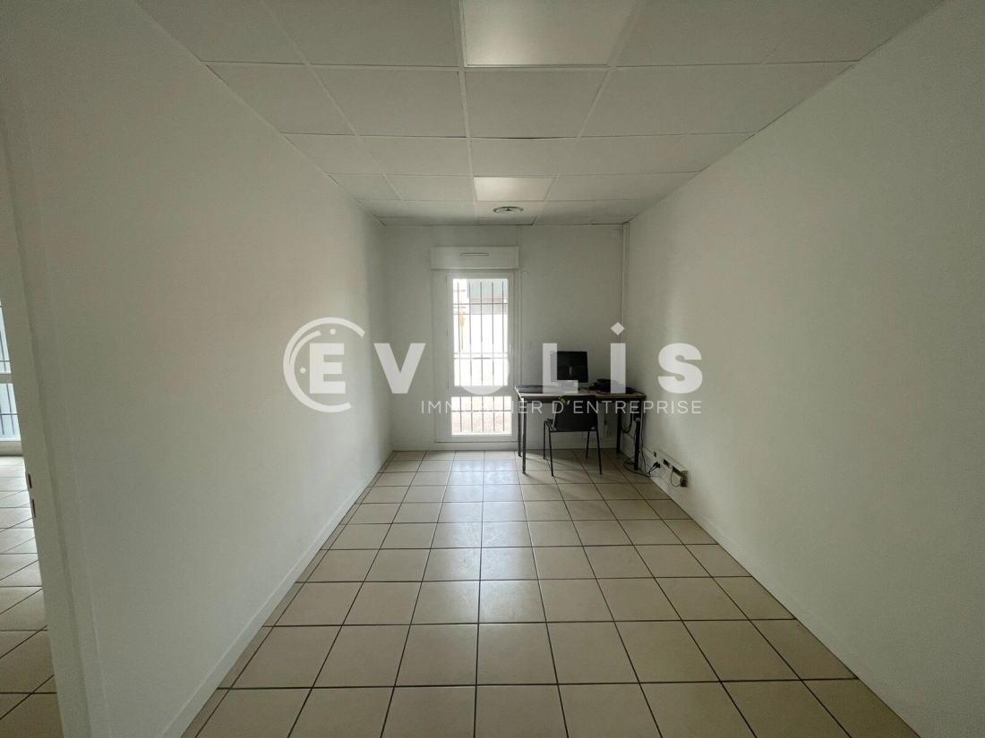 Photo 11 – vente Entrepôts / activités	VAULX EN VELIN (69120)