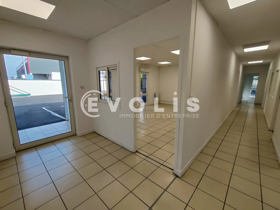 Photo 15 – location Entrepôts / activités	VAULX EN VELIN (69120)