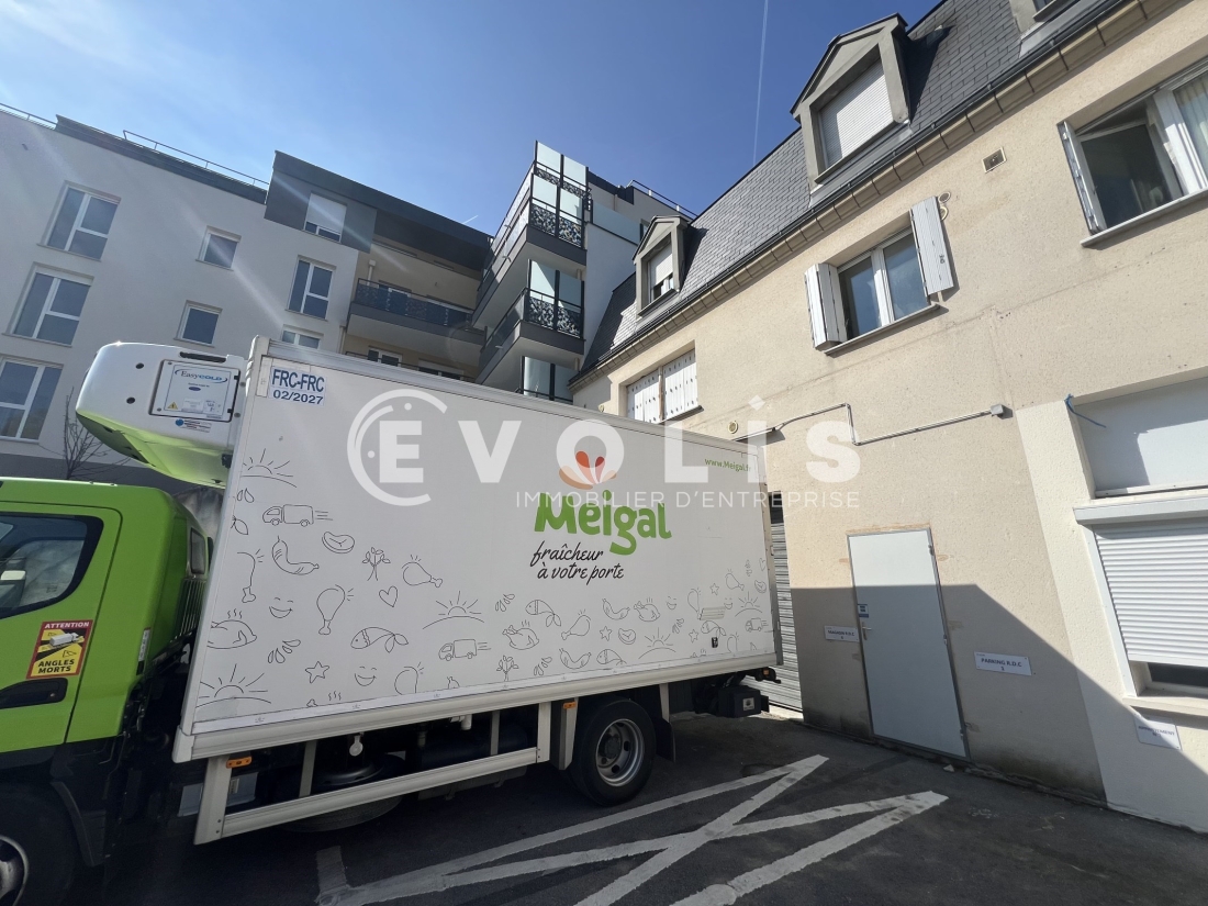 Photo 1 – vente Entrepôts / activités	VALENTON (94460)