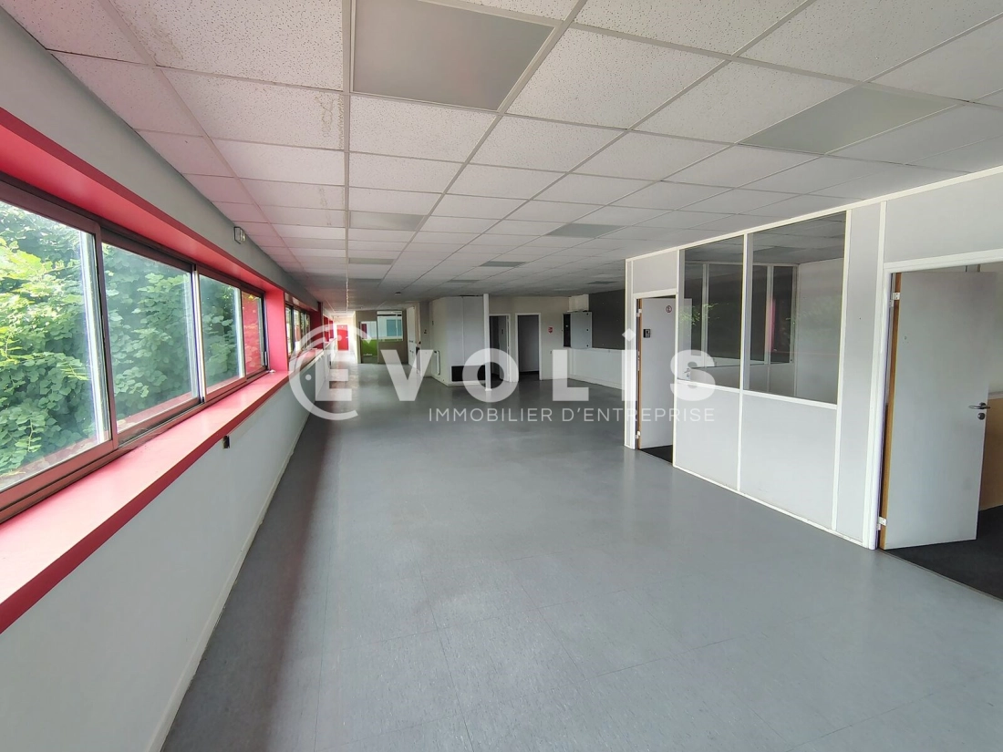 Photo 11 – location Entrepôts / activités	SUCY EN BRIE (94370)