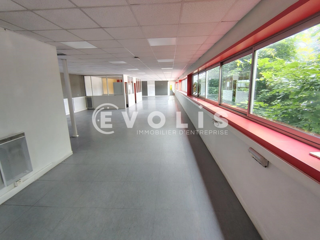 Photo 12 – location Entrepôts / activités	SUCY EN BRIE (94370)