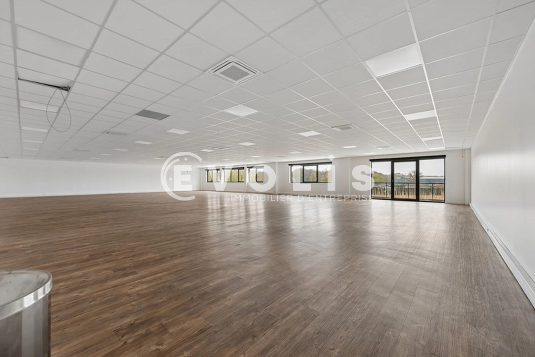 Photo 7 – location Entrepôts / activités	LA QUEUE EN BRIE (94510)