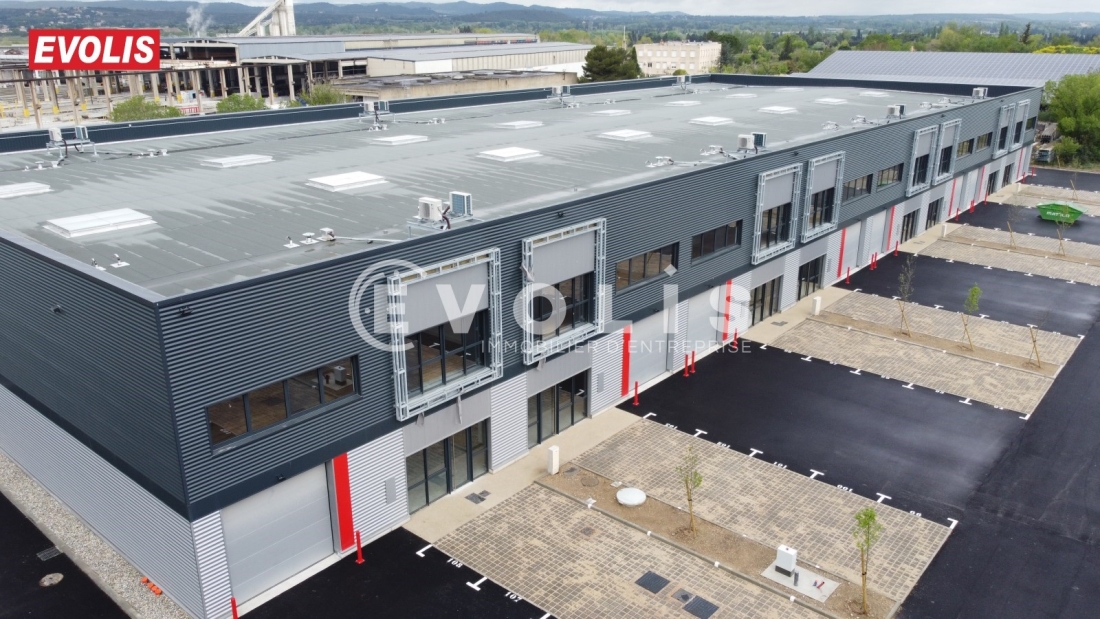 Photo 2 – location Entrepôts / activités	VILLENEUVE LES AVIGNON (30400)