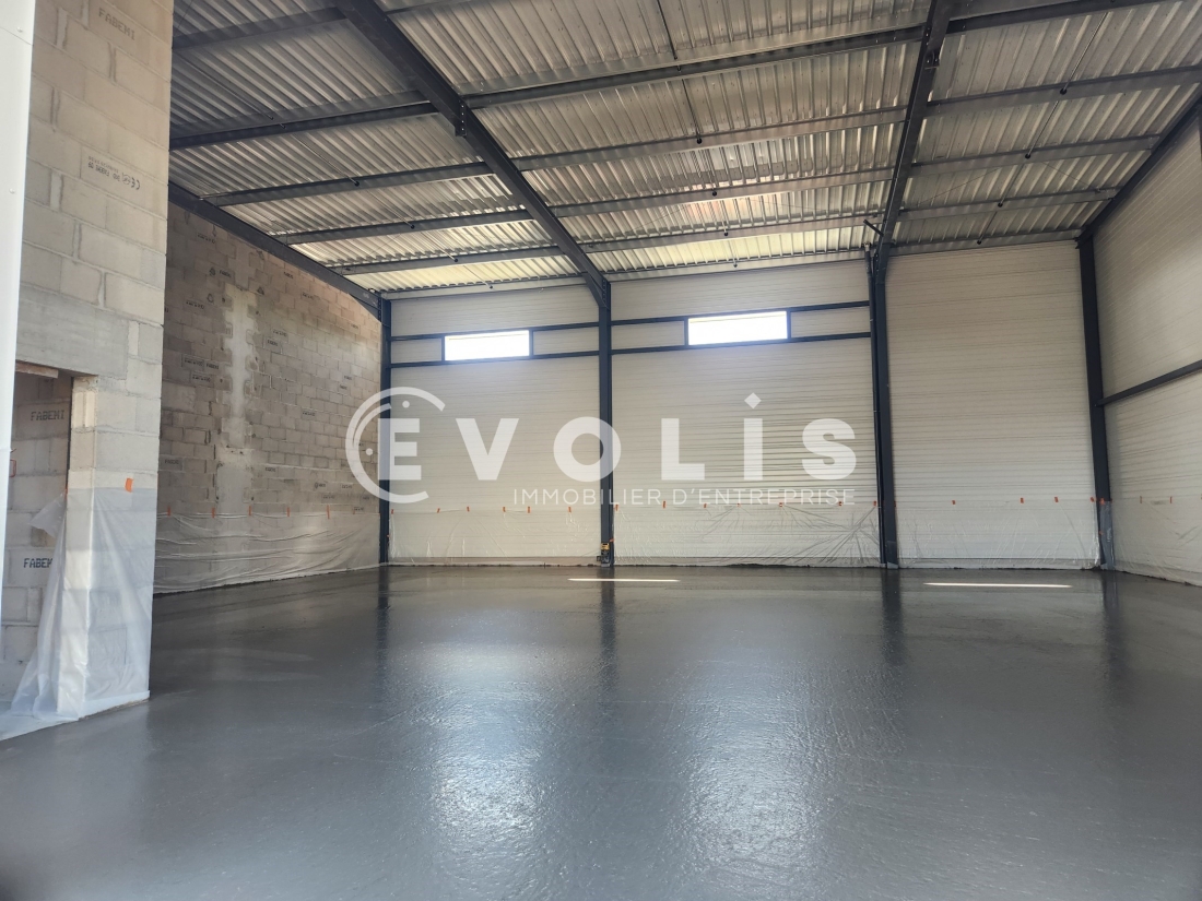 Photo 2 – location Entrepôts / activités	CHASSIEU (69680)