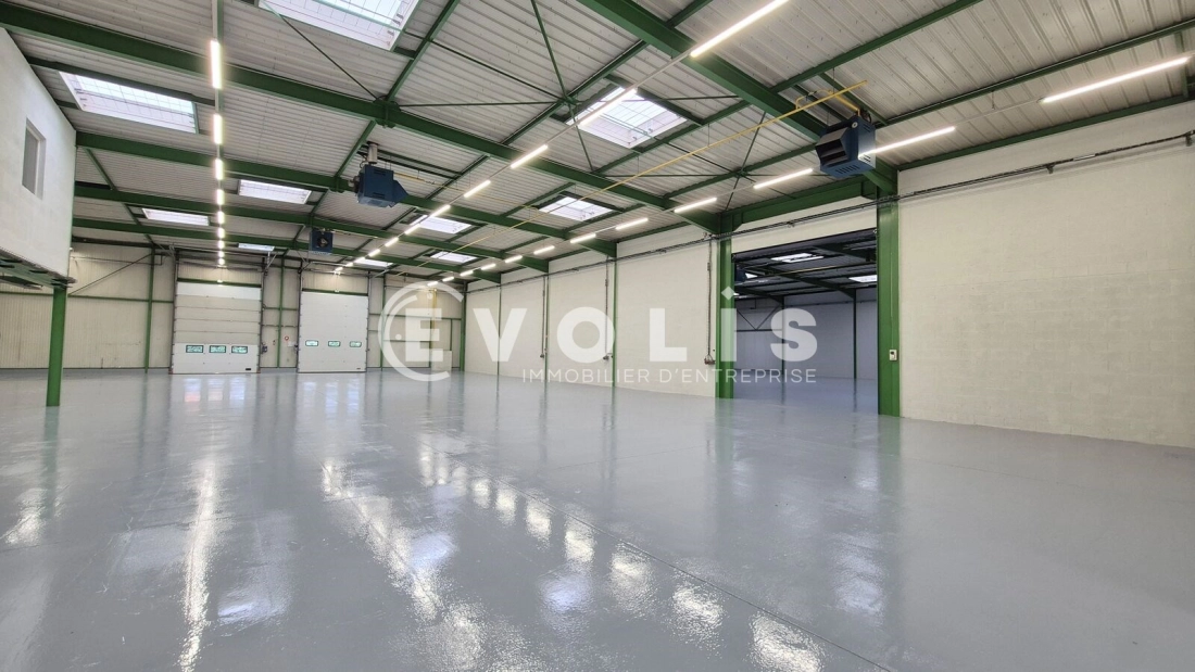 Photo 2 – location Entrepôts / activités	SAINT THIBAULT DES VIGNES (77400)