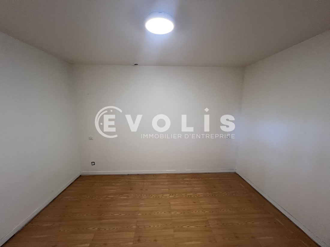 Photo 8 – location Entrepôts / activités	SAINT MAUR DES FOSSES (94100)