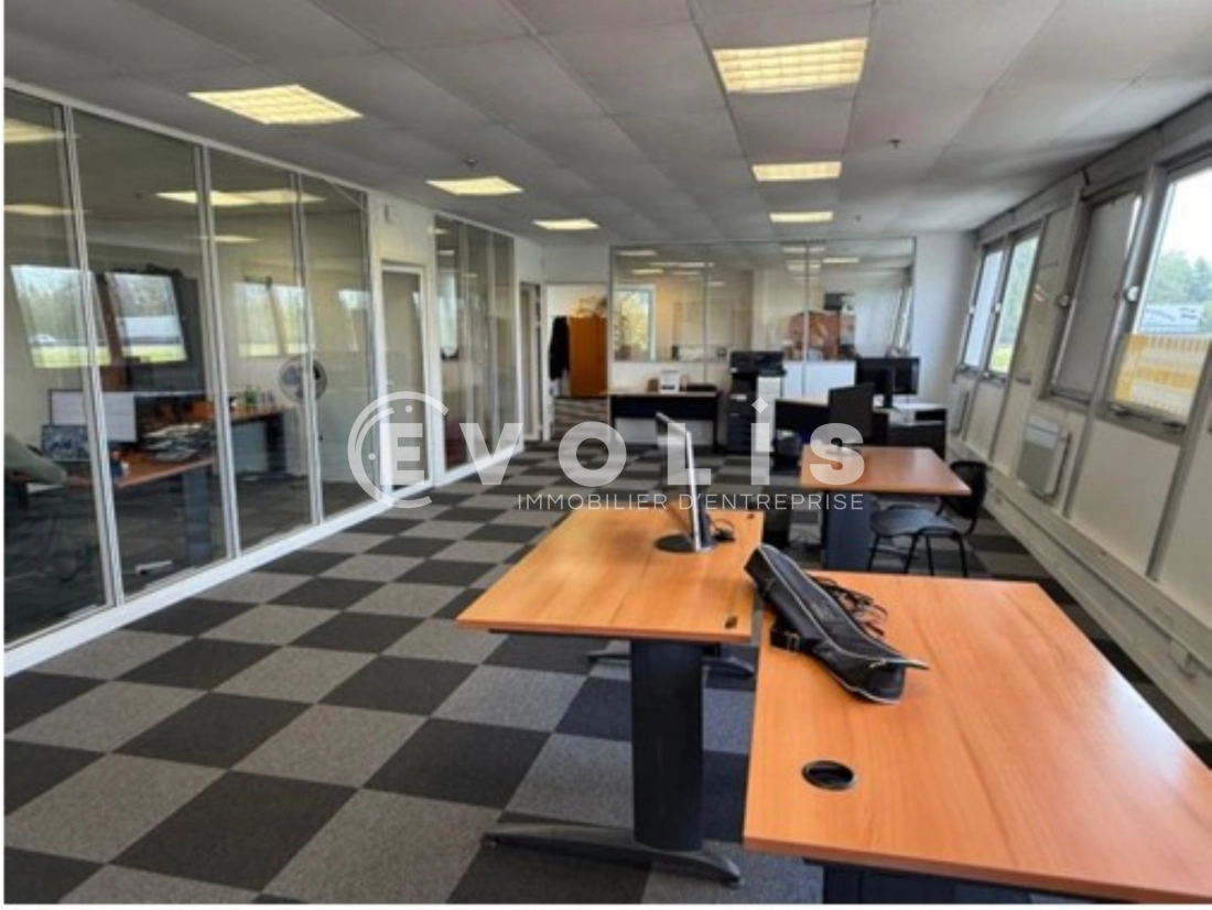 Photo 6 – location Entrepôts / activités	VILLEJUST (91140)