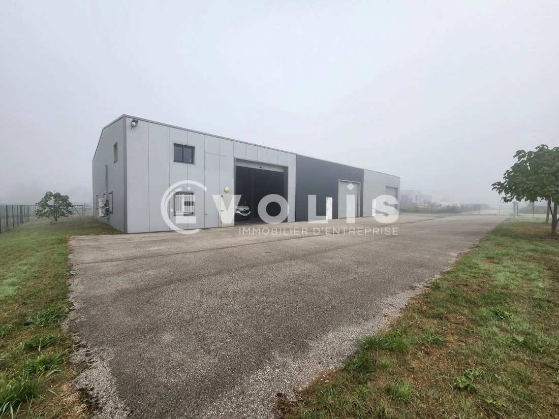 Photo 1 – location Entrepôts / activités	SAINT CHEF (38890)