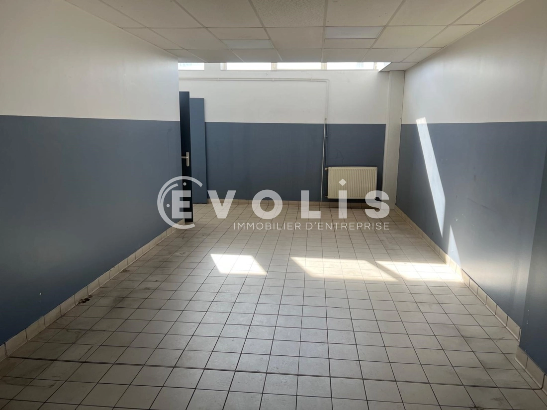 Photo 2 – location Entrepôts / activités	VENISSIEUX (69200)