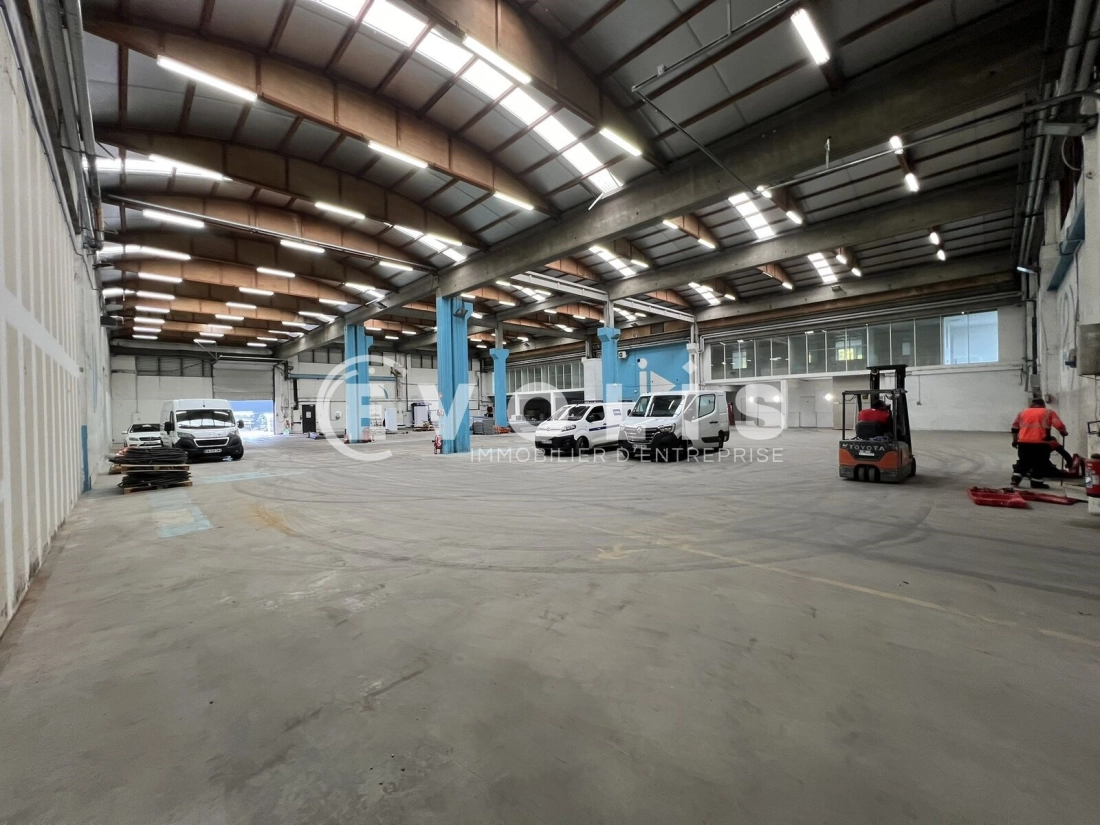 Photo 6 – location Entrepôts / activités	SAINT PRIEST (69800)