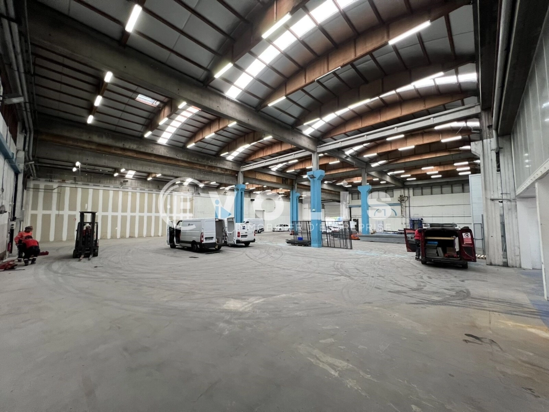 Photo 7 – location Entrepôts / activités	SAINT PRIEST (69800)