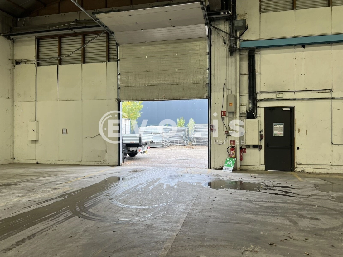 Photo 12 – location Entrepôts / activités	SAINT PRIEST (69800)