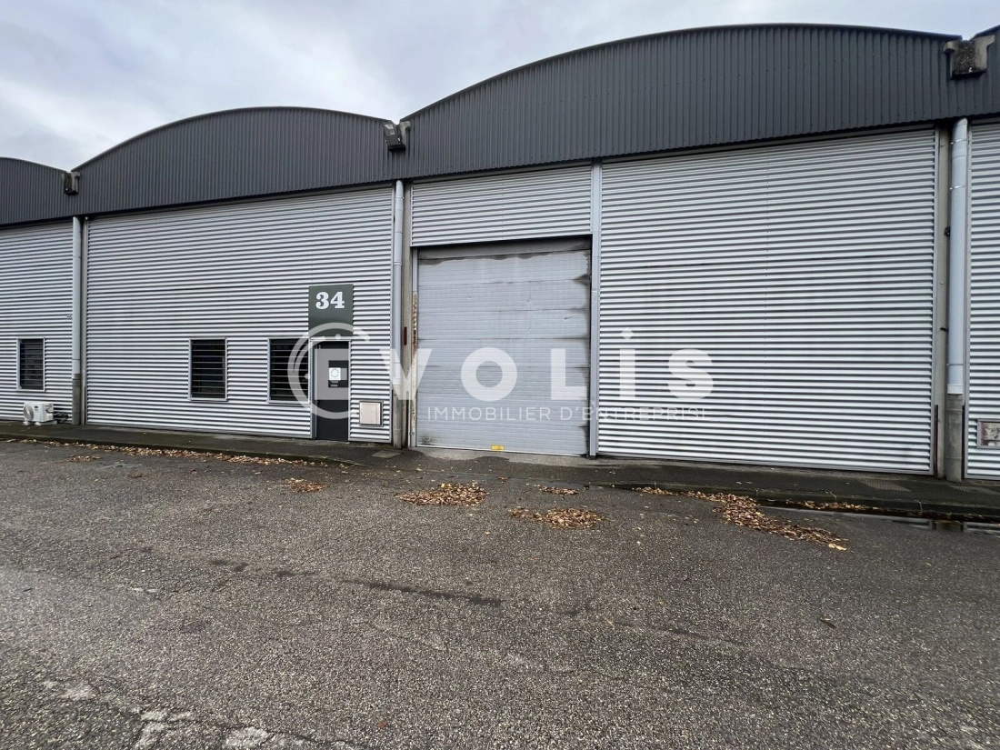 Photo 2 – location Entrepôts / activités	SAINT PRIEST (69800)