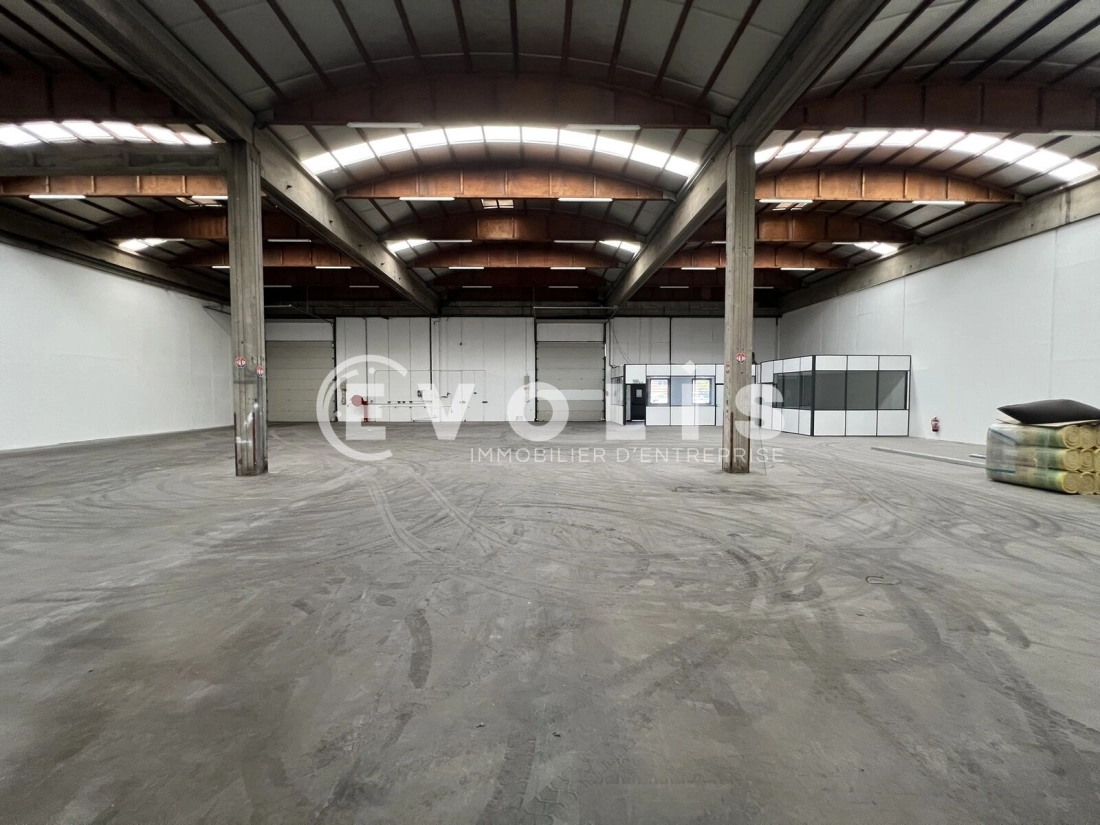 Photo 6 – location Entrepôts / activités	SAINT PRIEST (69800)