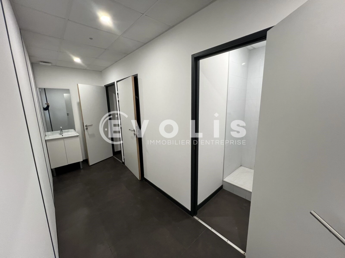 Photo 9 – location Entrepôts / activités	SAINT PRIEST (69800)