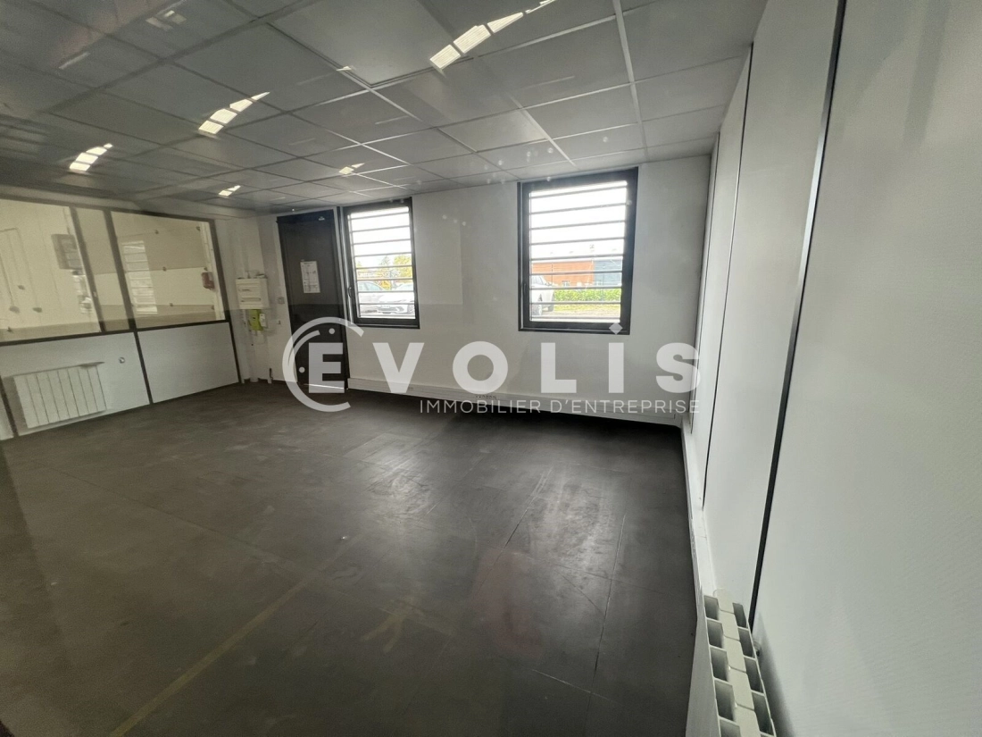 Photo 10 – location Entrepôts / activités	SAINT PRIEST (69800)
