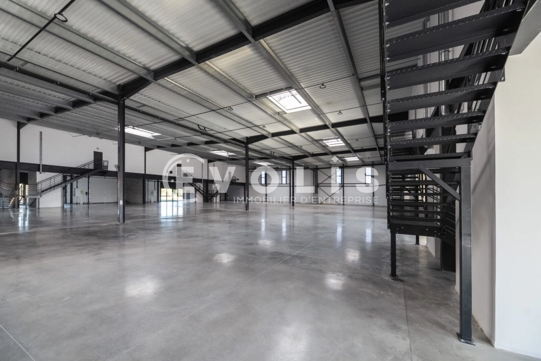 Photo 2 – location Entrepôts / activités	VILLEBON SUR YVETTE (91140)