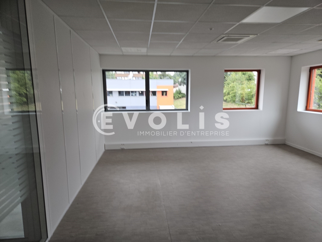 Photo 8 – location Entrepôts / activités	PALAISEAU (91120)