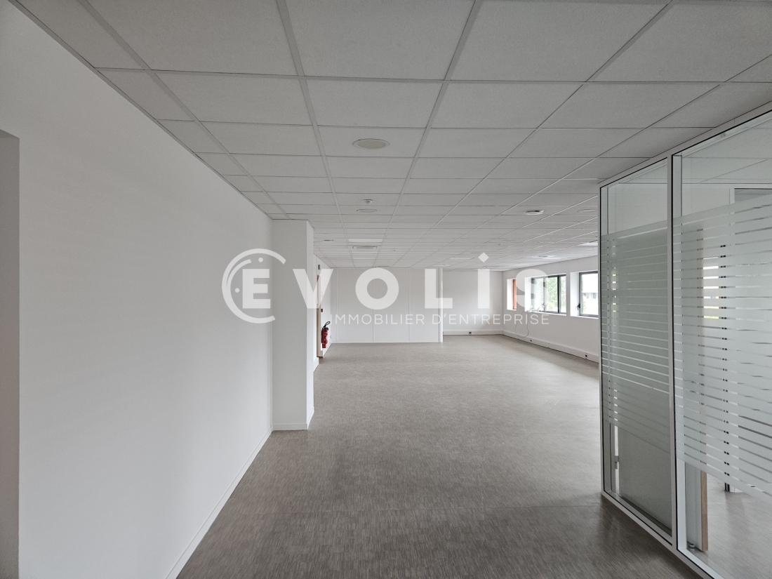 Photo 9 – location Entrepôts / activités	PALAISEAU (91120)