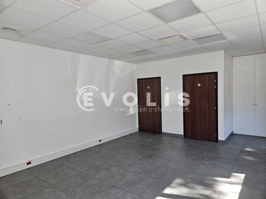 Photo 6 – location Entrepôts / activités	PALAISEAU (91120)