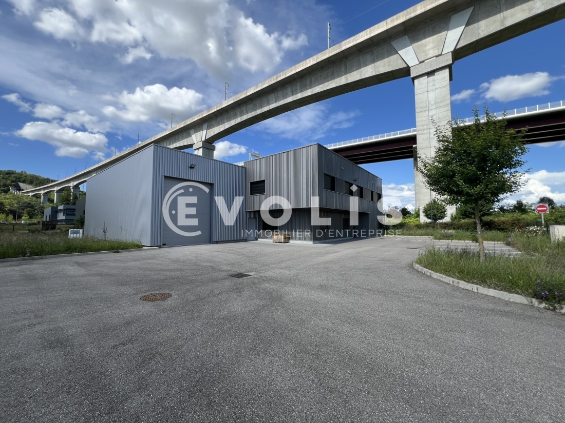 Photo 1 – location Entrepôts / activités	LA BOISSE (01120)