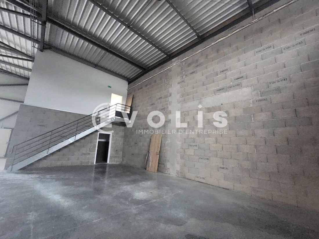 Photo 5 – location Entrepôts / activités	CHASSIEU (69680)