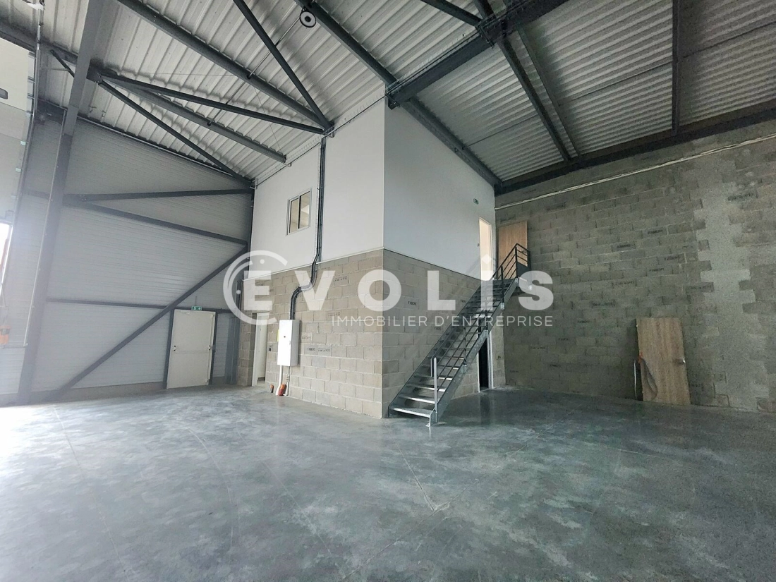 Photo 7 – location Entrepôts / activités	CHASSIEU (69680)