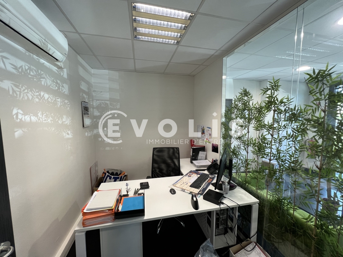 Photo 4 – location Entrepôts / activités	VAULX EN VELIN (69120)