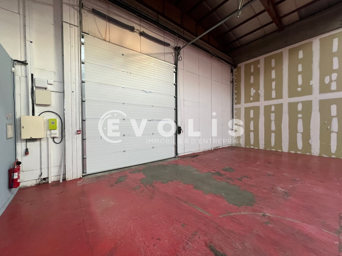 Photo 6 – location Entrepôts / activités	SAINT PRIEST (69800)