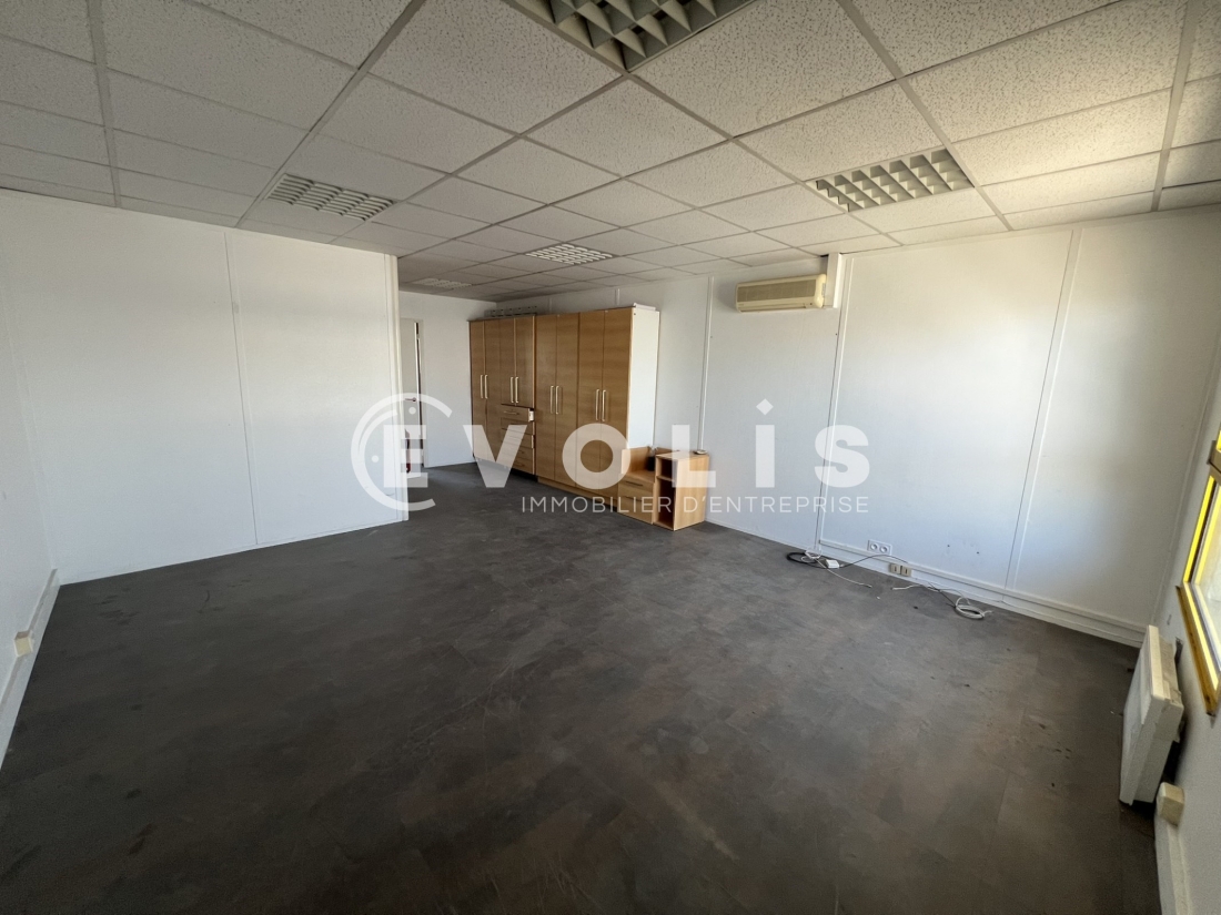 Photo 11 – location Entrepôts / activités	VAULX EN VELIN (69120)