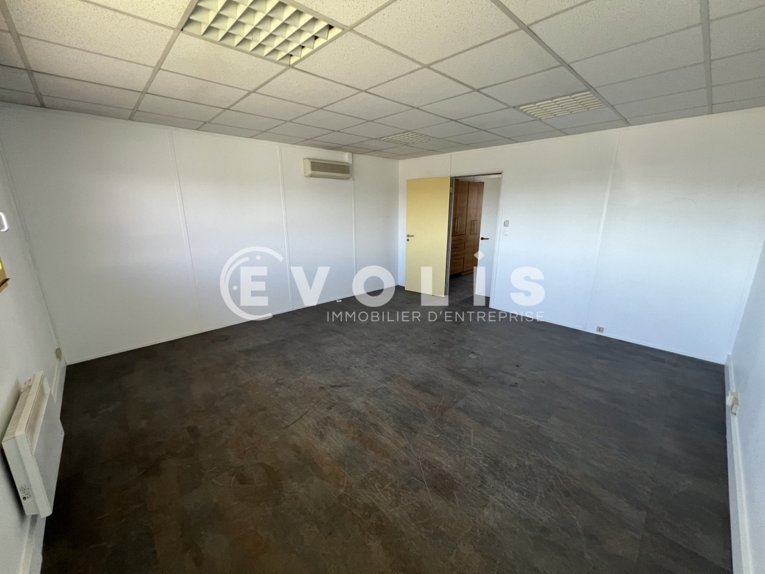 Photo 15 – location Entrepôts / activités	VAULX EN VELIN (69120)